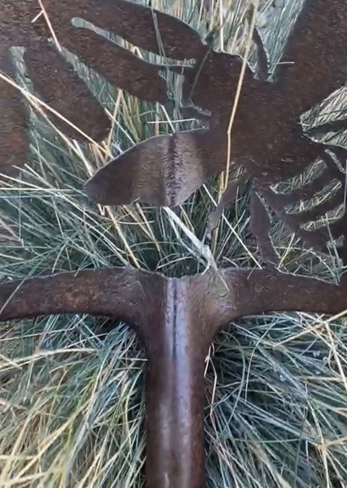 Rusty Shovel Garden Art: Bee & Flower Metal Decor