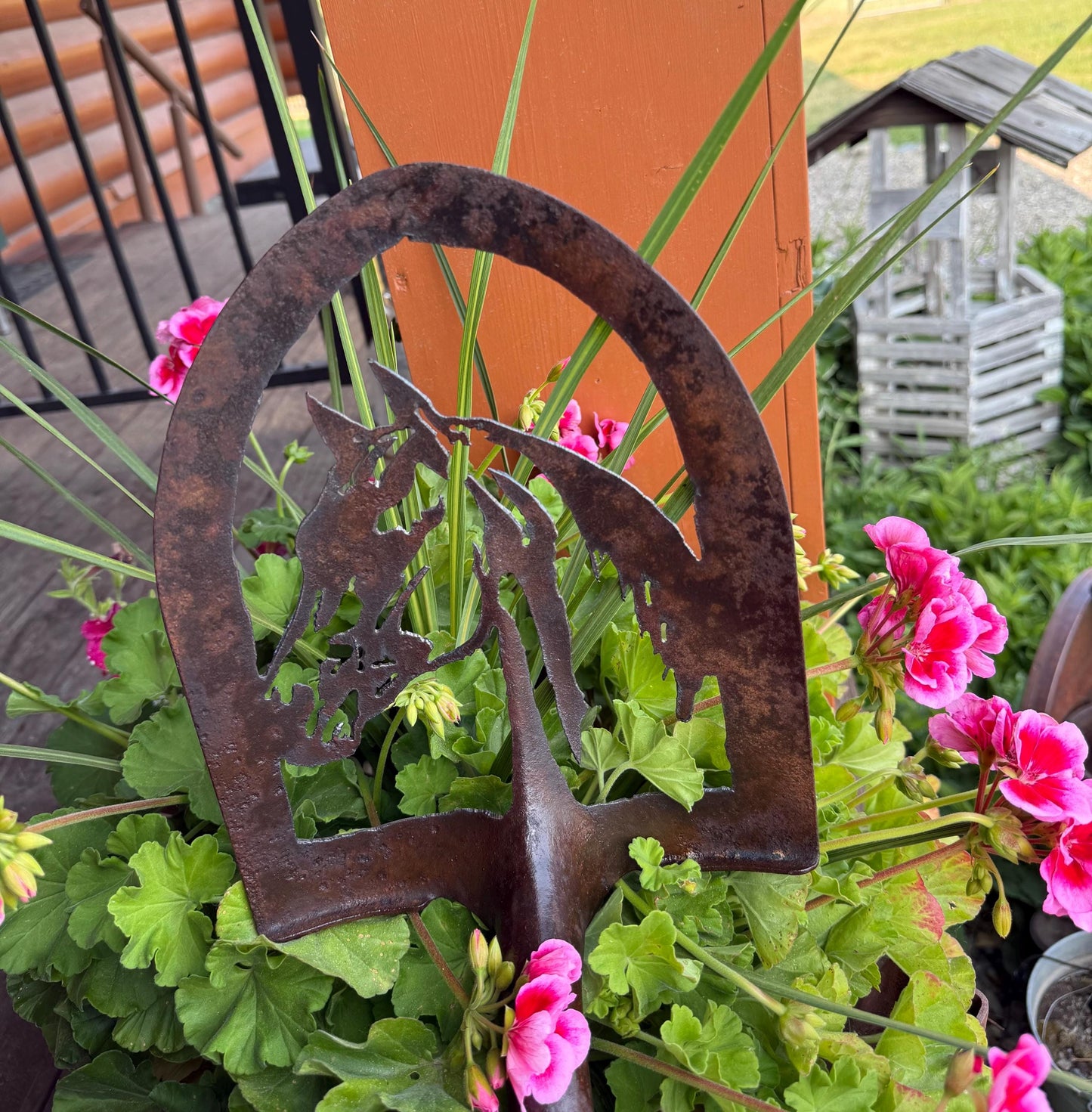 Rusty Shovel Horse Garden Art: Repurposed Metal Decor