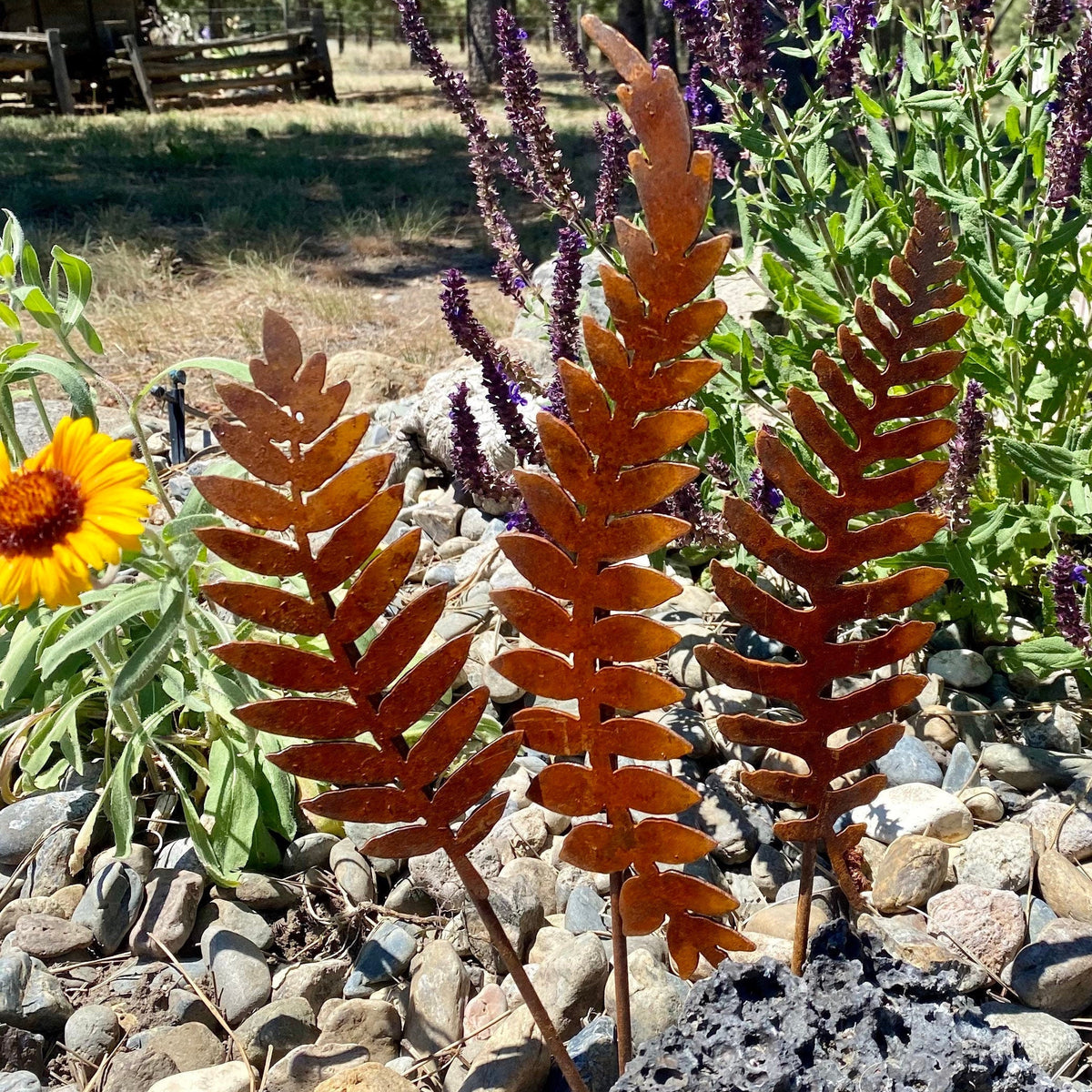 Rusty Metal Fern Garden Stakes: Natural Rust Finish