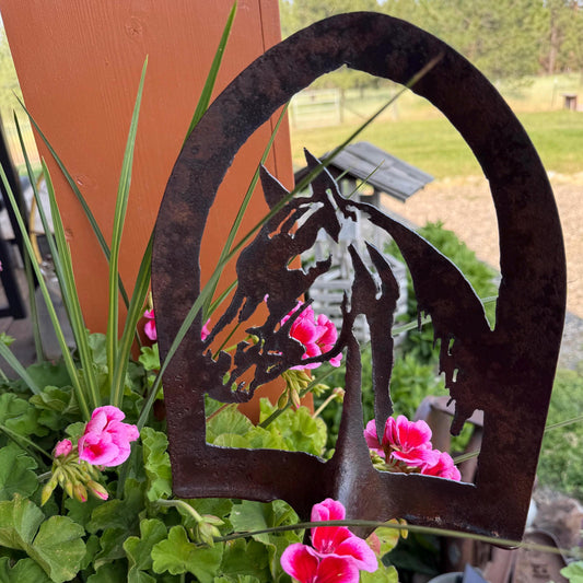 Rusty Shovel Horse Garden Art: Repurposed Metal Decor