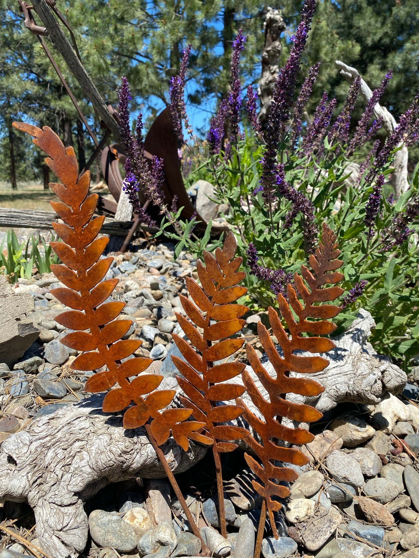 Rusty Metal Fern Garden Stakes: Natural Rust Finish