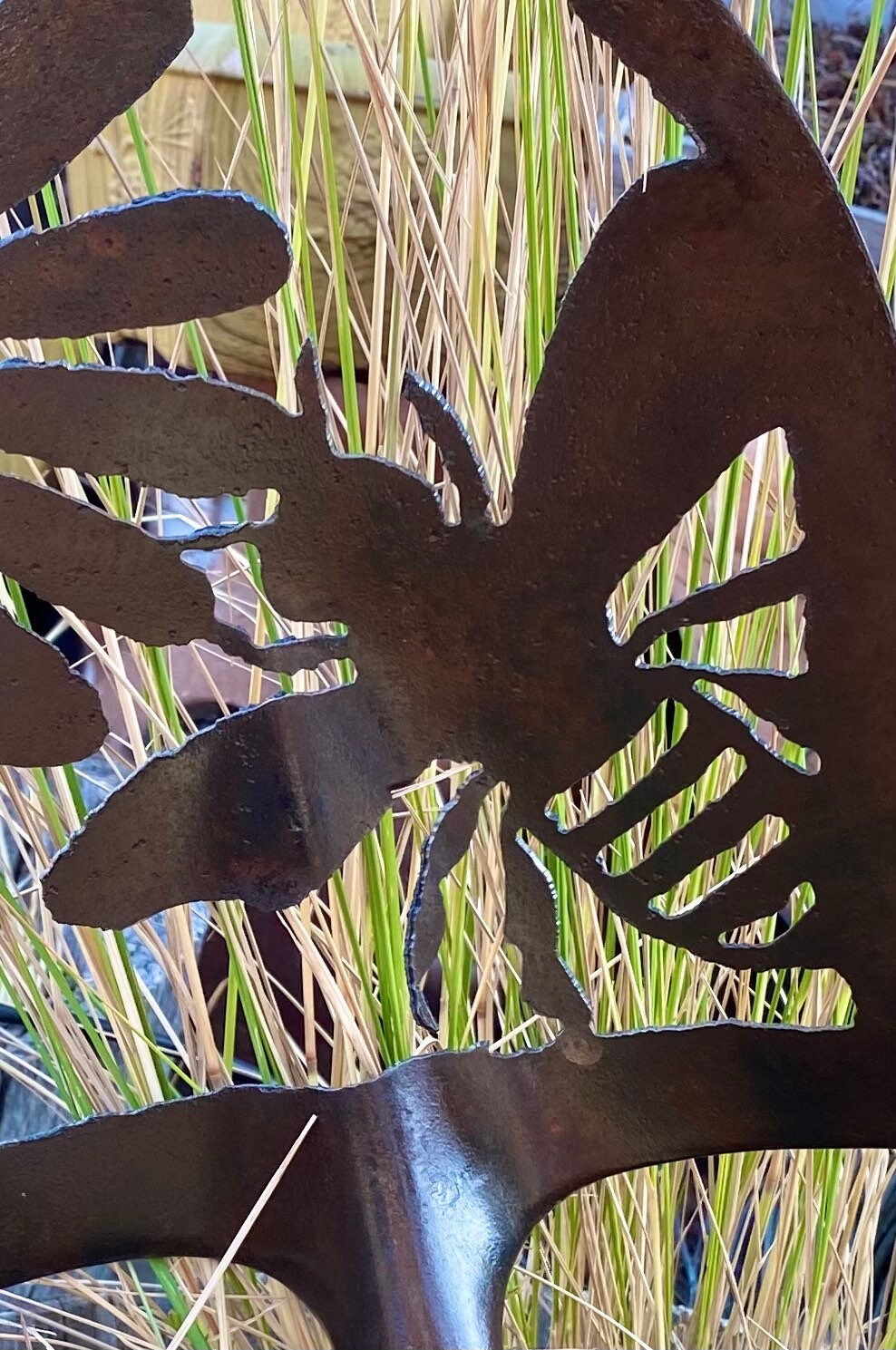Rusty Shovel Garden Art: Bee & Flower Metal Decor