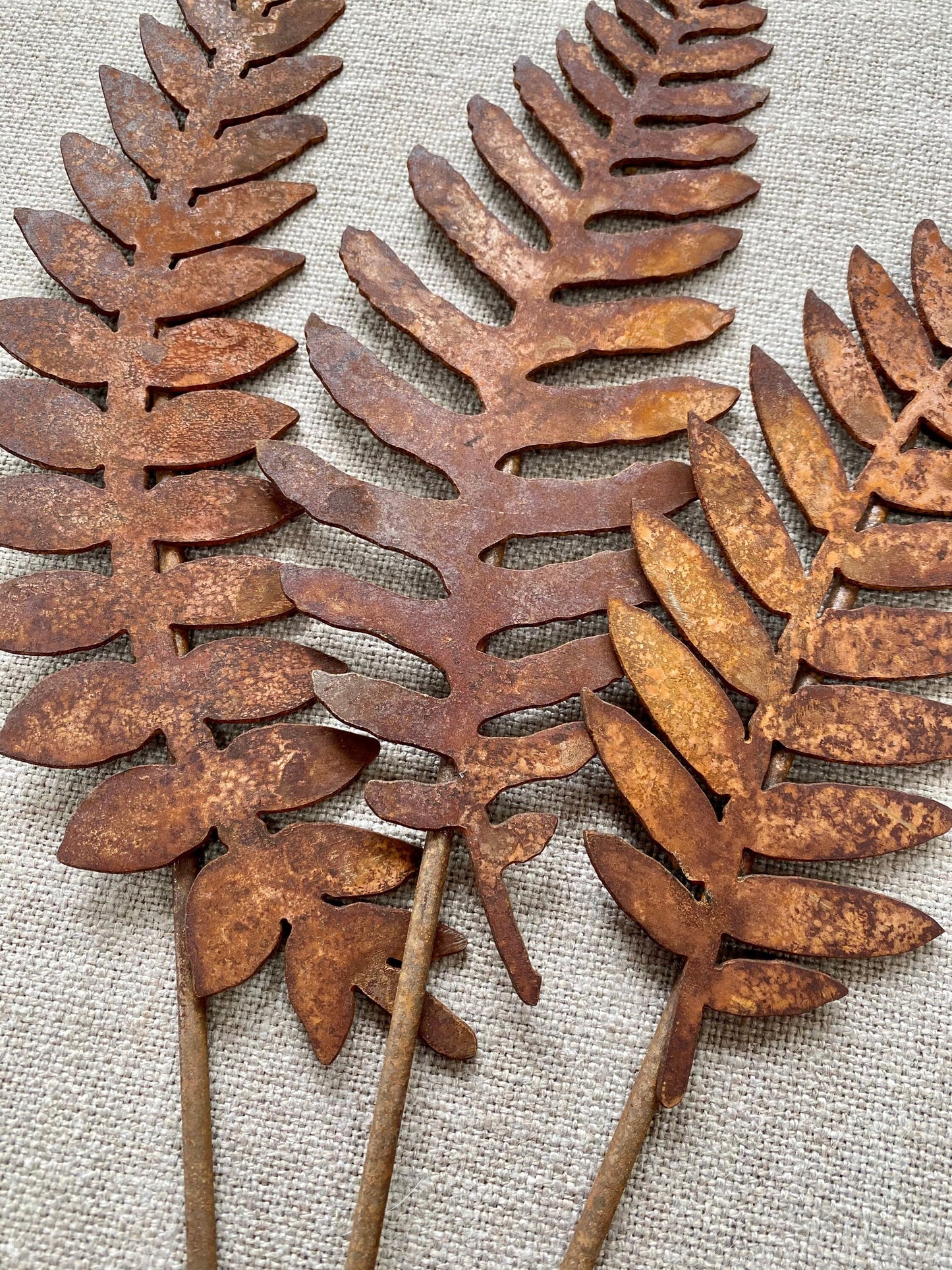 Rusty Metal Fern Garden Stakes: Natural Rust Finish