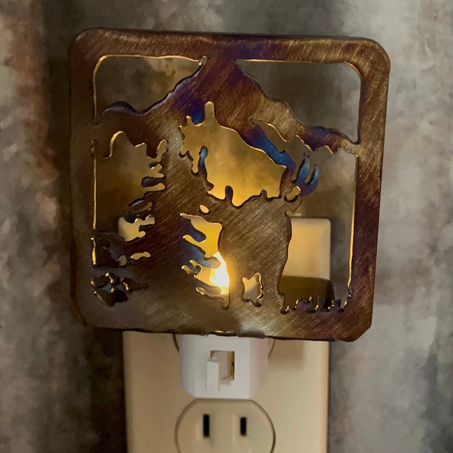 Metal Wildlife Nightlight: Heat-Treated Steel Cabin Decor