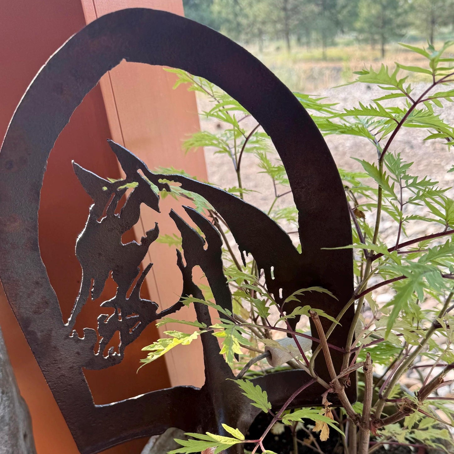 Rusty Shovel Horse Garden Art: Repurposed Metal Decor