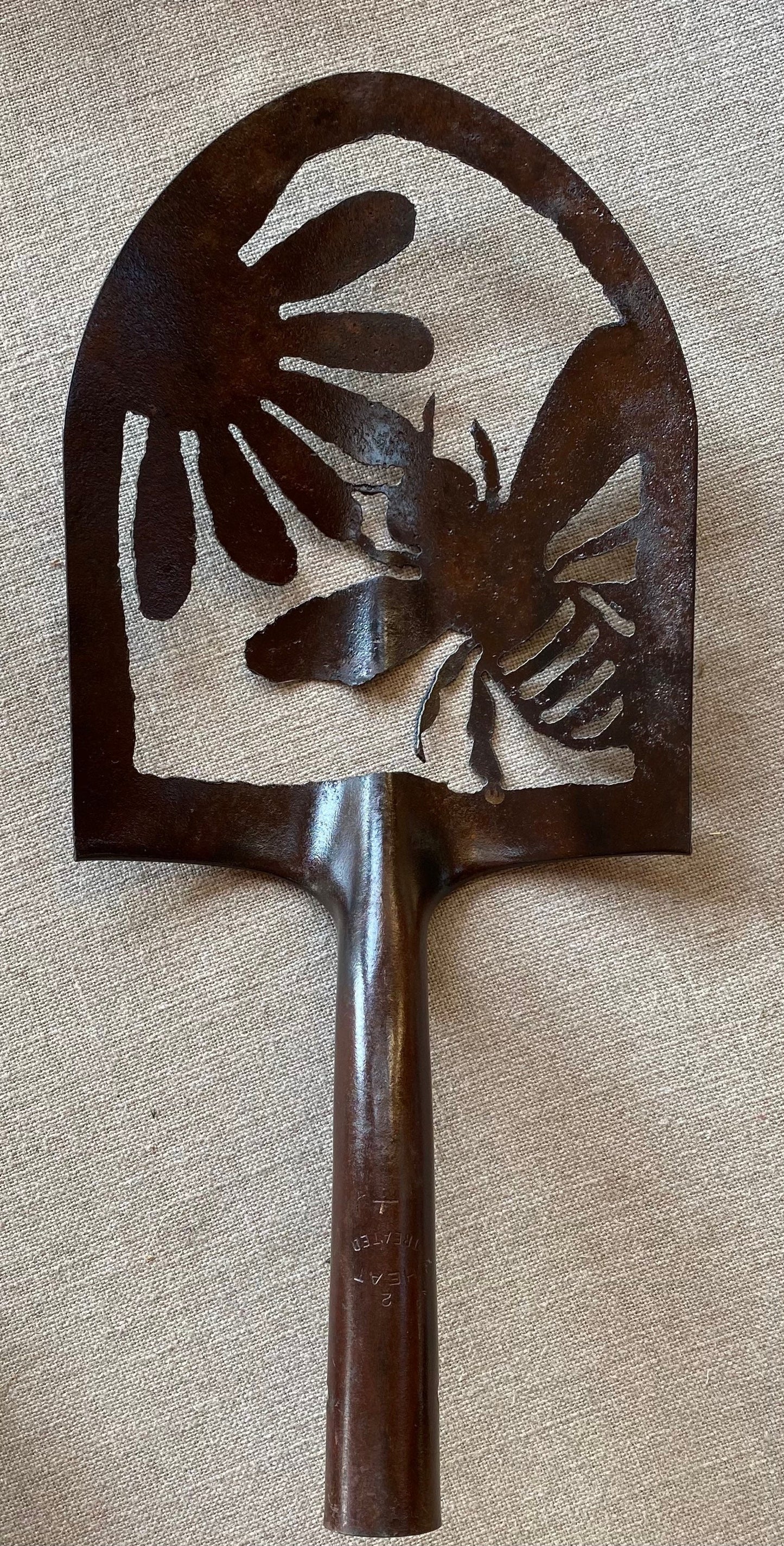 Rusty Shovel Garden Art: Bee & Flower Metal Decor