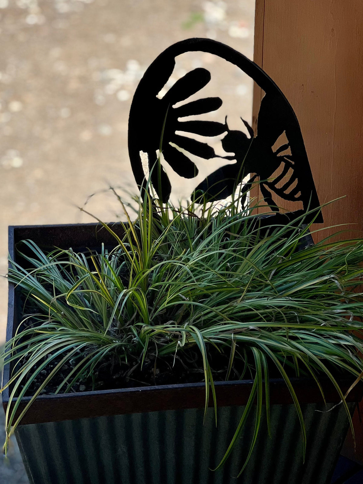 Rusty Shovel Garden Art: Bee & Flower Metal Decor